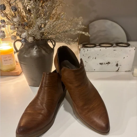 Seven7 Tan Leather Ankle Booties - Picture 2 of 9
